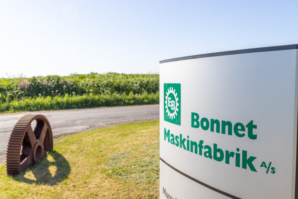 Bonnet Maskinfabrik skilt ved landevej